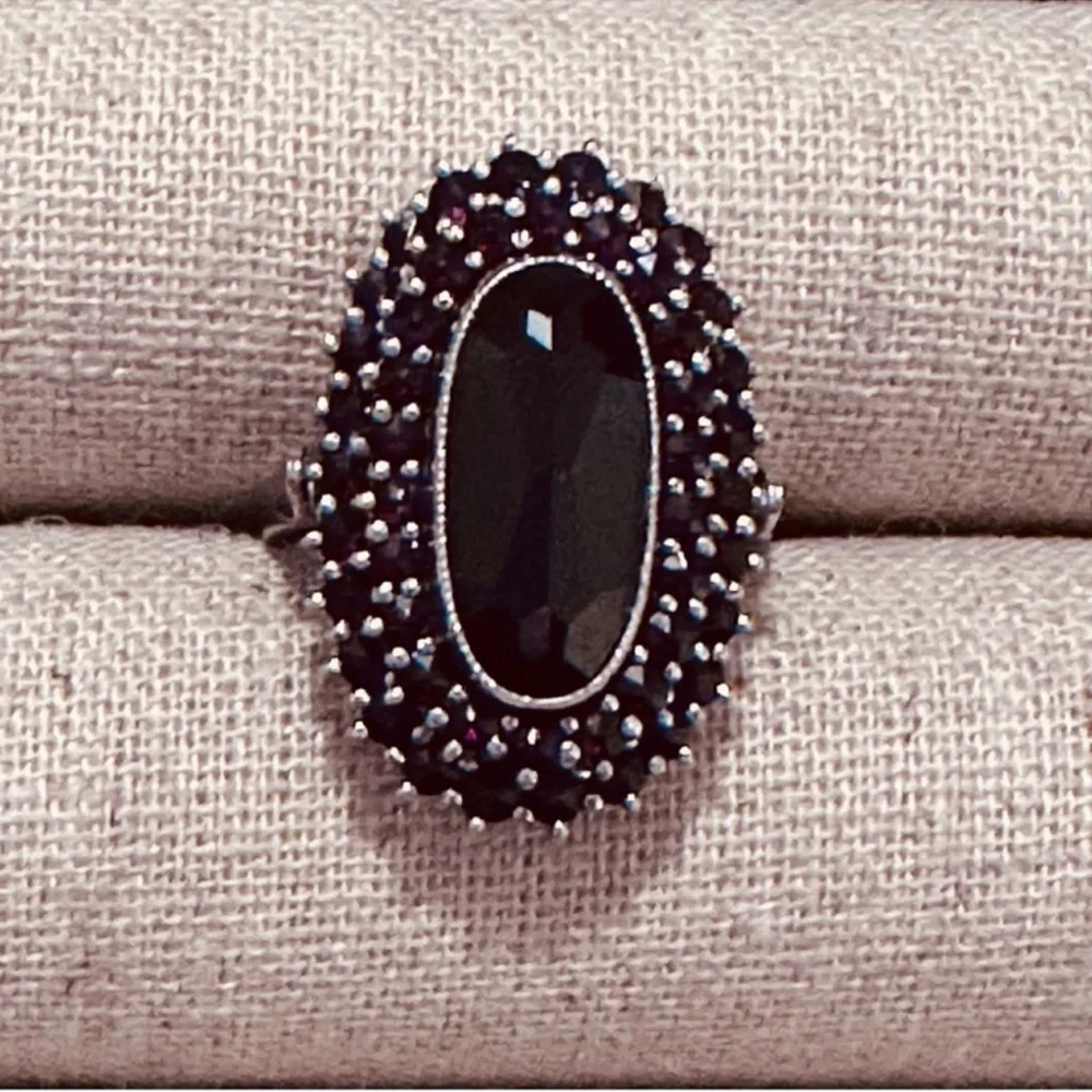 Prague | Ring | Garnet Ring in Sterling Silver